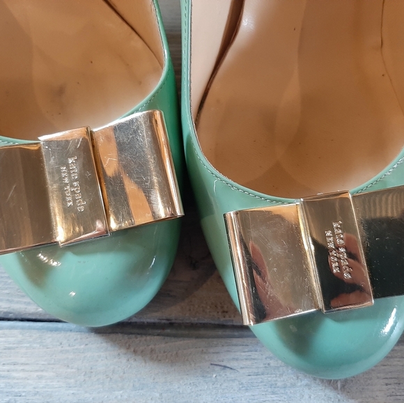 Kate Spade Karolina Seafoam Pastel Green Stylish Pumps Gold Bow High Heels - Picture 3 of 8